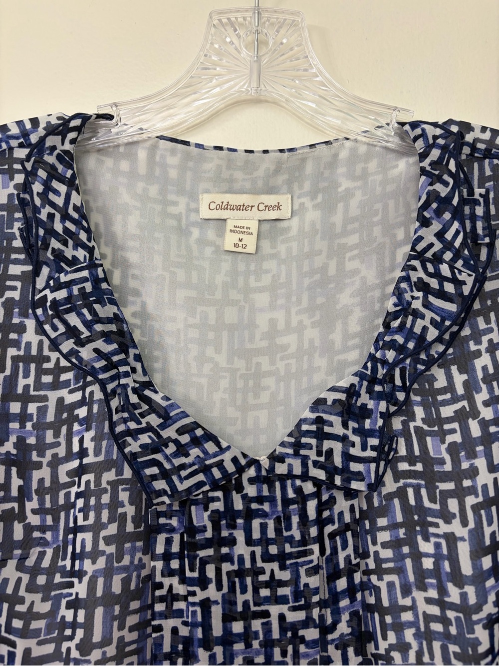 Coldwater Creek Navy and White Geometric Ruffle V-Neck Blouse Size M (10-12) - Picture 2 of 4